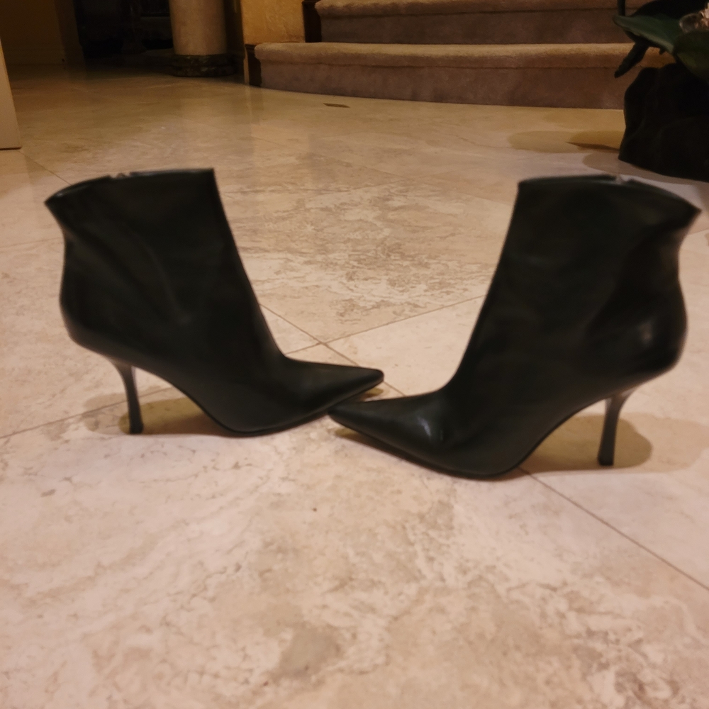 BCBGMaxAzria Elegant Black Ankle Boots